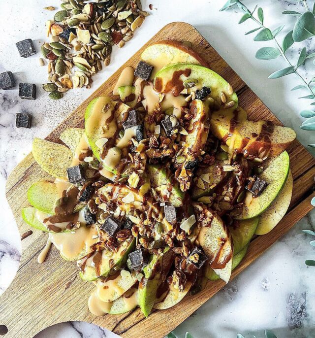 Who wants to try 🄰🄿🄿🄻🄴 🄽🄰🄲🄷🄾🅂?? 🍎 Made with our grain free Cherry Almond Keto Granola 🍒 Recipe and photo by @brunching.with.brzek 👏💚 Repost ♻️

𝘍𝘦𝘢𝘵𝘶𝘳𝘪𝘯𝘨 𝘢 𝘴𝘢𝘭𝘵𝘦𝘥 𝘤𝘢𝘳𝘢𝘮𝘦𝘭 𝘴𝘢𝘶𝘤𝘦, 𝘢𝘭𝘭 𝘯𝘢𝘵𝘶𝘳𝘢𝘭 𝘩𝘢𝘻𝘦𝘭𝘯𝘶𝘵 𝘴𝘱𝘳𝘦𝘢𝘥, 𝘨𝘳𝘢𝘯𝘰𝘭𝘢 & 𝘤𝘩𝘰𝘤𝘰𝘭𝘢𝘵𝘦 𝘤𝘩𝘪𝘱𝘴

I have been discovering the most amazing local brands with all natural clean ingredients. 

@gourmetinspirations for the best dessert sauces 
Let’s talk about thus brand for a second. I used a salted caramel whisky sauce for these apples nachos and it is PURE HEAVEN. They have the most delicious sauces to satisfy all your sweet tooth needs. 
You can use code “joanna15” for 15% off your order on their site !

@mounibrealfoodonly for the most delicious hazelnut sauce. Think healthy Nutella!
@glutenull fruit & seed granola 

Who said dessert can’t be healthier ?! These hit my tooth sweet perfectly without all of the guilt! 
.
.
#healthysnacks #healthysnack #healthysnackideas #lowcarb #healthysnacksonthego #vegansofvancouver #glutenfree #vegansofcanada #veganfood #ketodiet #veganketo #glutenfreevegan #yvreats #yyzeats #keto #whatveganseat #foodsharinggroup #chocolatelovers #vegansnacks #vegansnack #snacktime #snackideas #localbrand #localbusiness #snacking #vegan #veganfoodporn #veganfitness #healthydessert #ketorecipes