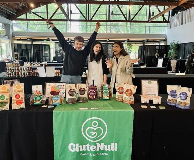 We’re in Washington for @crownpacificfinefoods trade show ✌️Excited to represent our company with the best team ever 😎💚
Come check out our delicious vegan, gluten free, non-GMO, Keto, Paleo innovative products🍁 
•
•
•
#keto #ketodiet #ketobread #ketolife #ketogenic #veganfood #ketoincanada #ketoproducts #lowcarb #plantbased #glutenfree #glutenfreevegan #veganfoodshare #vegansofcanada #seattlevegan #vegan #seattlefoodie #vegans #vancouvervegan #vegansofvancouver #vegansoftoronto #lowcarbvegan #veganketo #healthyeating #plantbased