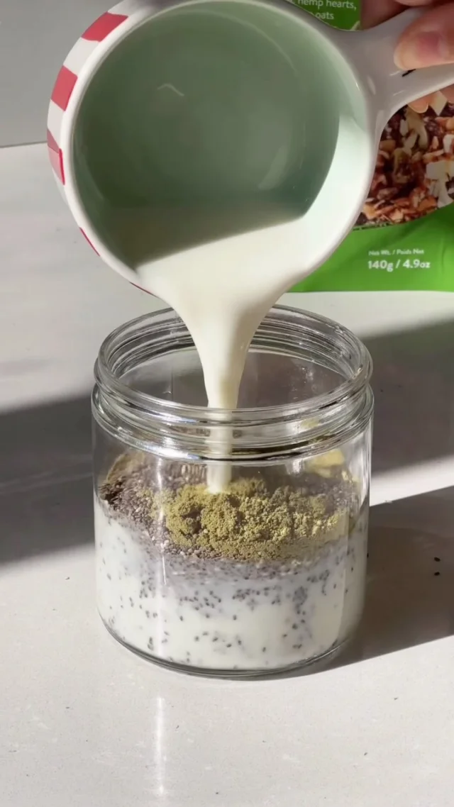 Chia pudding with a matcha twist 💚 topped with juicy berries and our crunchy Hemp Granola now available @wholefoods NY, NJ and CT locations 🇺🇸

How to make it:

1. Mix chia seeds with matcha and your favorite milk, then let sit for at least 20–30 minutes (or overnight) to thicken.
2. Spoon into a bowl and add your favorite toppings—berries for antioxidants + minerals, and Hemp Granola for plant protein + fibre.

Full of plant rich protein, healthy fats and antioxidants 🌿✨
•
•
•
#glutenfreevegan #plantpowered #breakfastofchampions #matchabowl