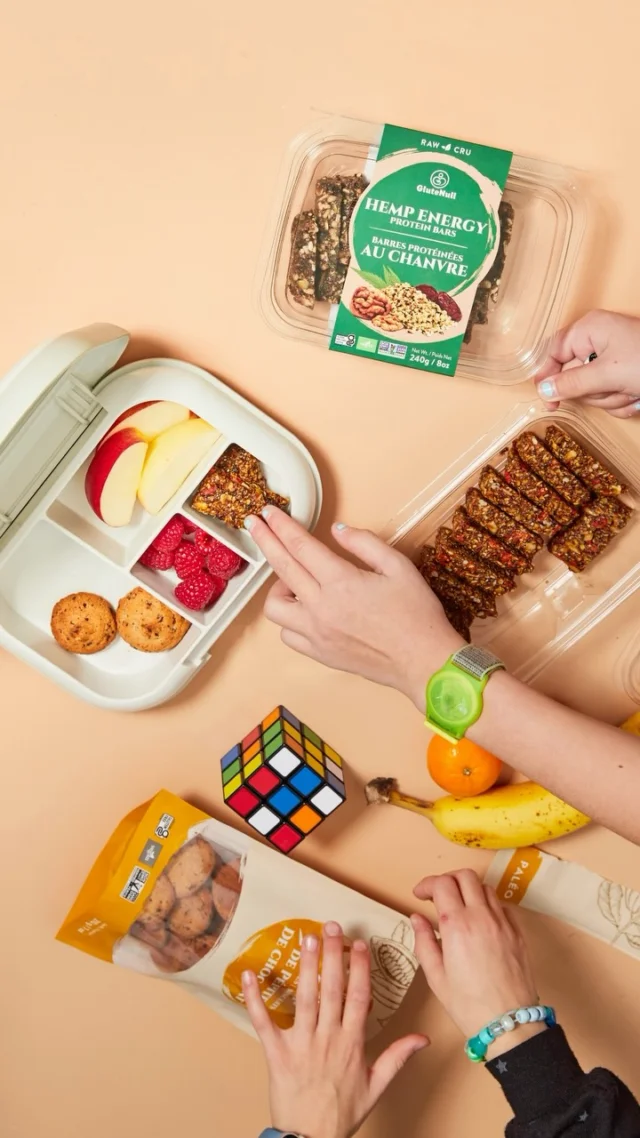 School snacks have never been easier 💚

Don’t forget to stock up on GluteNull’s healthy, protein- and fibre-rich bars, cookies and breads to keep little ones fuelled and ready for the school day. 🍎🎒

📸GIF by @aroshaliny 
•
•
•
#backtoschool #schoolsnacks #healthysnacks #glutenfree #plantbasedfood